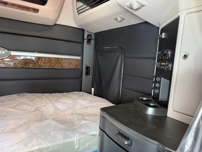 2026 Peterbilt 589-42