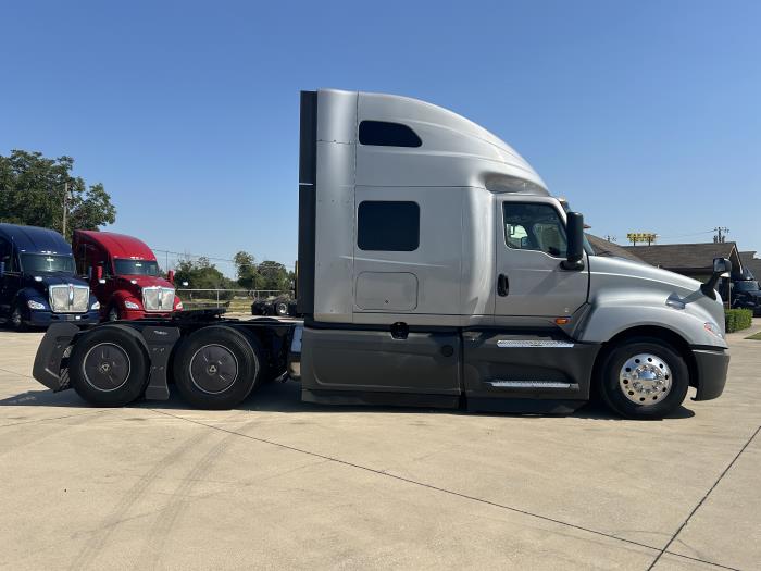 2022 International LT625-3