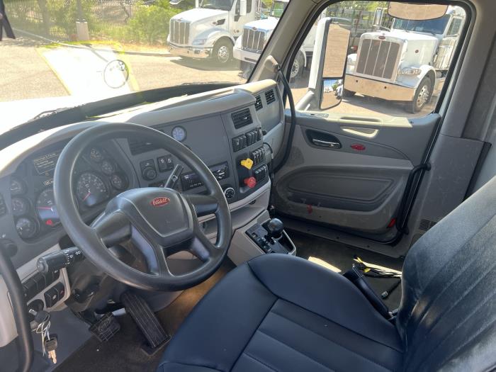 2020 Peterbilt 567-8