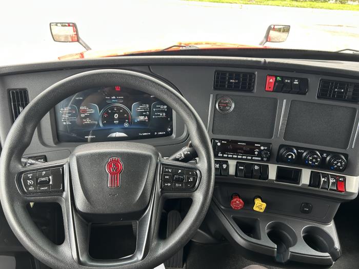 2022 Kenworth T680-13
