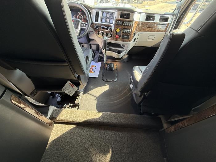 2026 Peterbilt 589-30