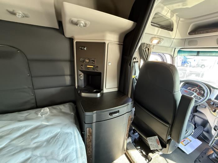 2026 Peterbilt 589-31