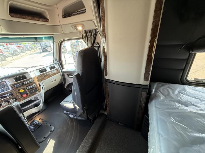 2026 Peterbilt 589-32