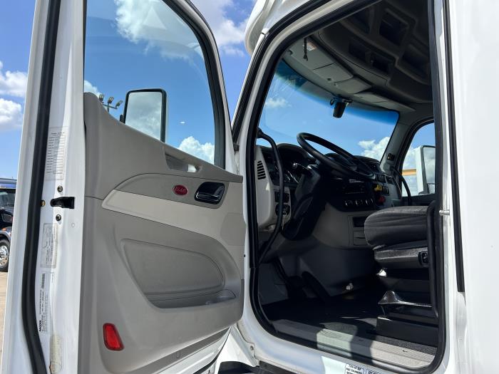2022 Peterbilt 579-25