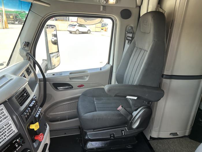 2022 Peterbilt 579-26