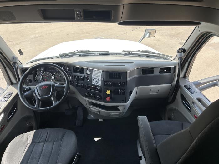 2022 Peterbilt 579-35