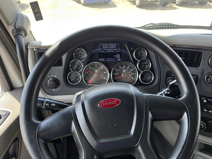 2022 Peterbilt 579-38