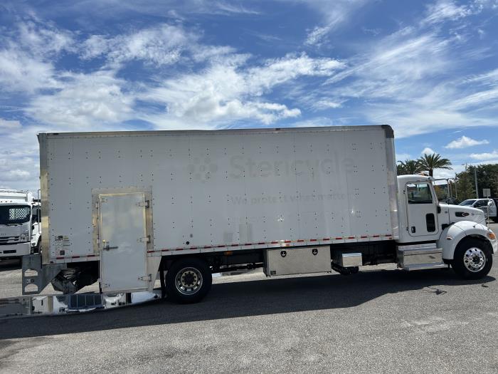 2020 Peterbilt 337-8