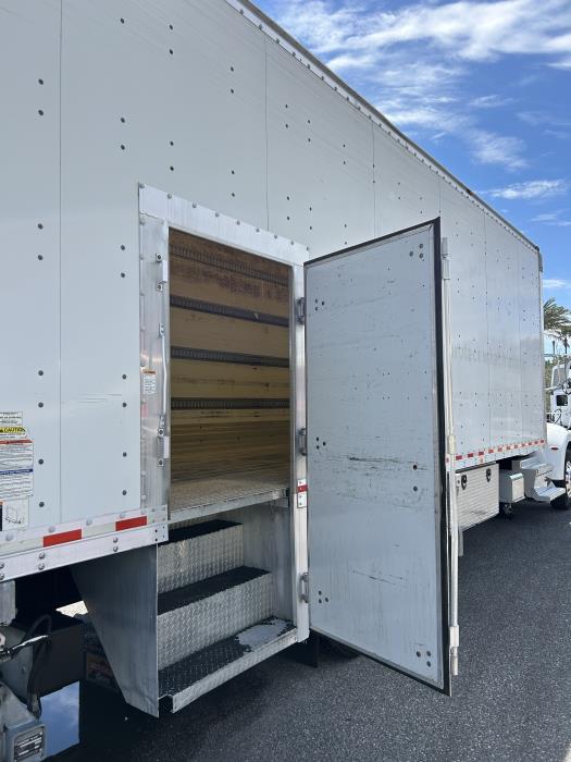 2020 Peterbilt 337-11