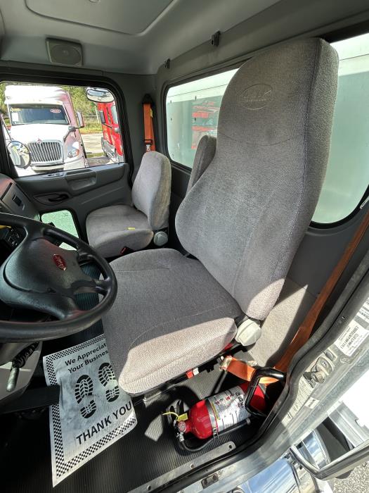 2020 Peterbilt 337-18