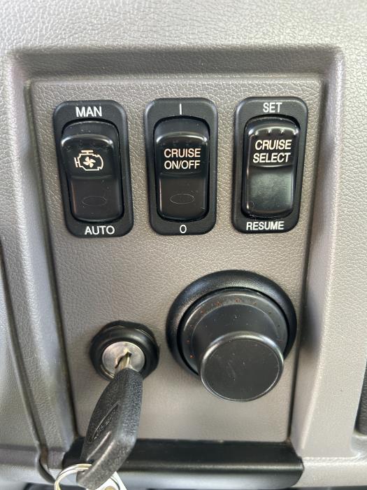 2020 Peterbilt 337-23