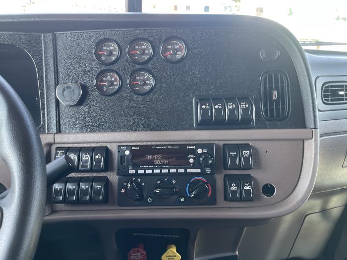 2023 Peterbilt 389-20