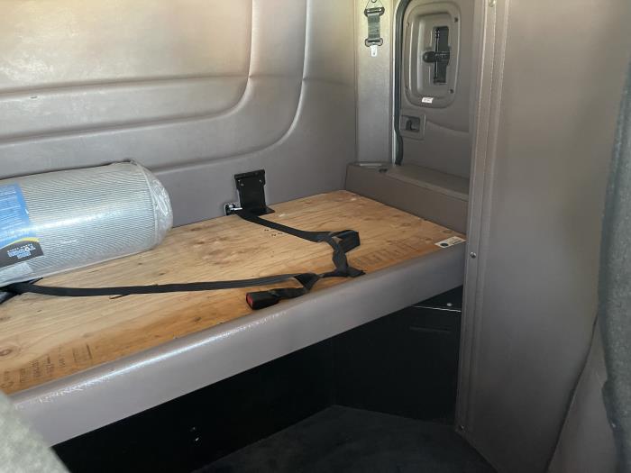 2023 Peterbilt 389-24