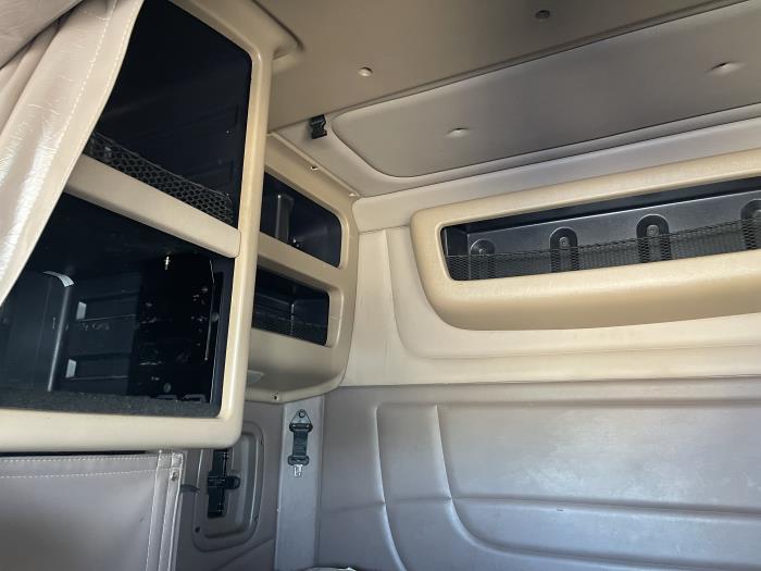 2023 Peterbilt 389-27