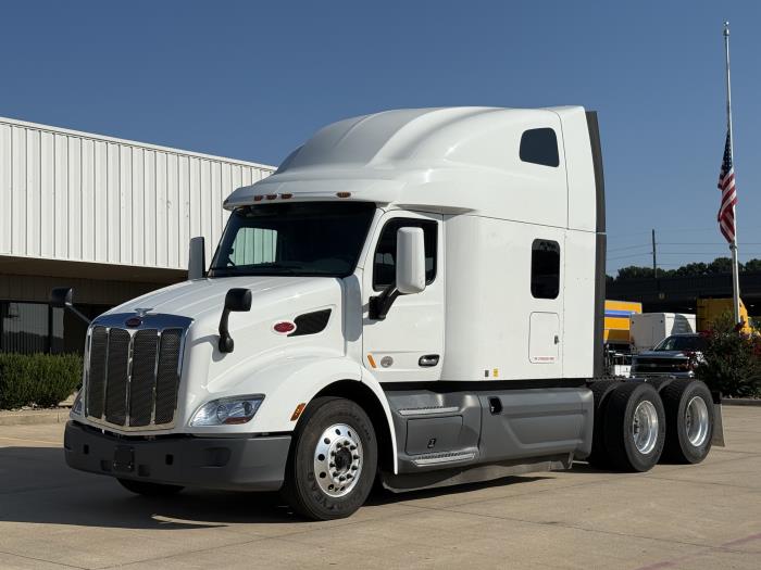 2021 Peterbilt 579 photo 2