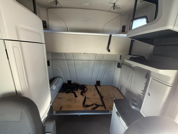 2021 Peterbilt 579-10