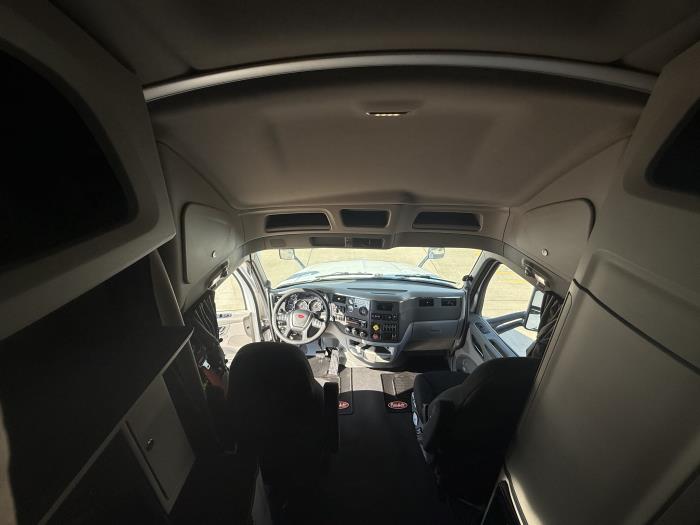 2021 Peterbilt 579-11