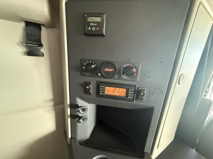 2021 Peterbilt 579-12