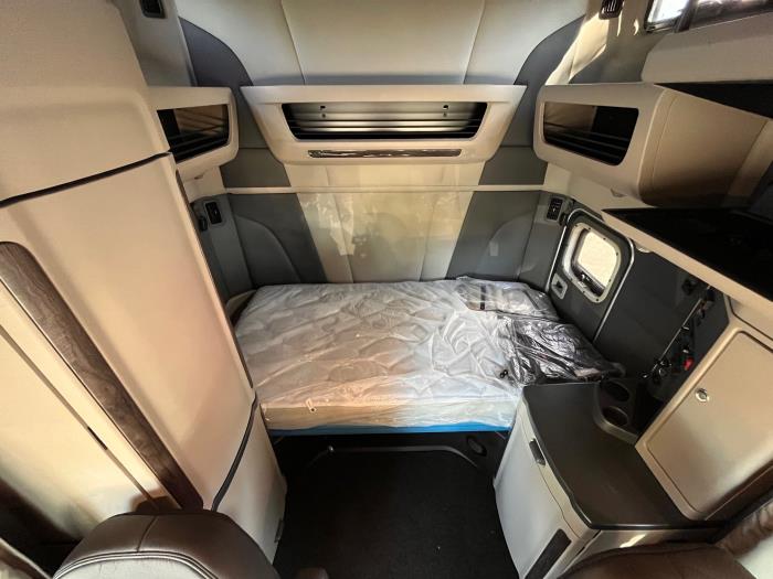 2026 Peterbilt 579-26