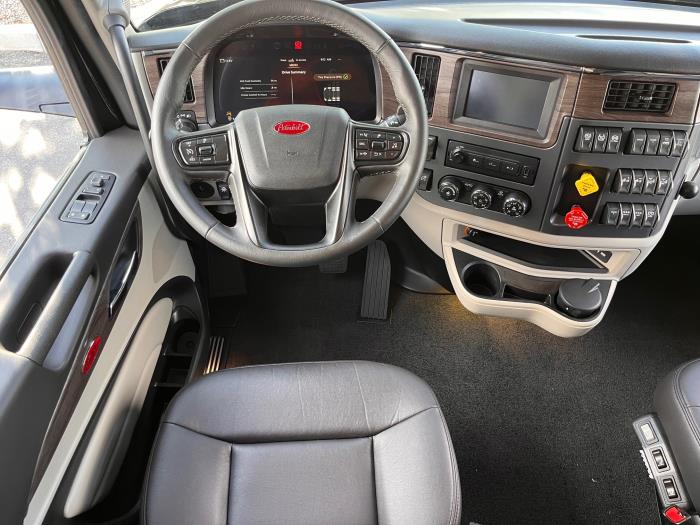 2026 Peterbilt 579-27