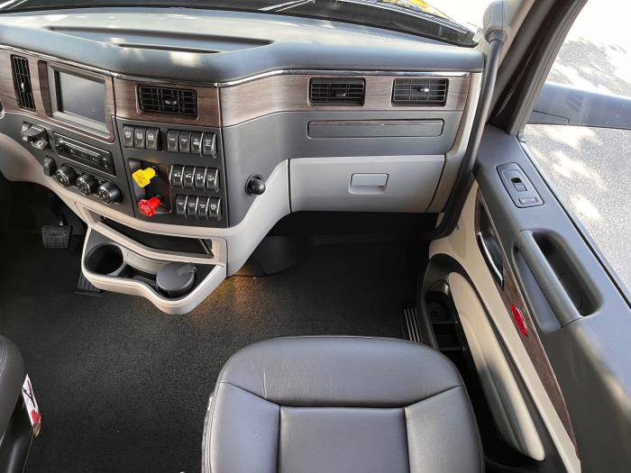 2026 Peterbilt 579-28