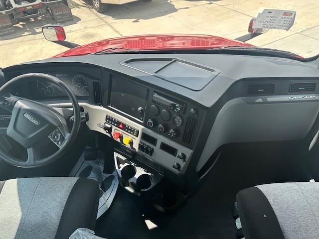 2021 Freightliner Cascadia 126" Sleeper Cab photo 3