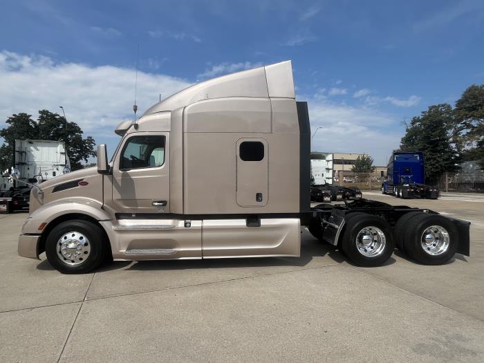 2023 Peterbilt 579 photo 3