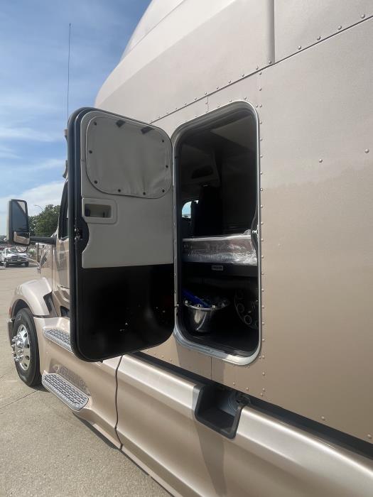 2023 Peterbilt 579 photo 4