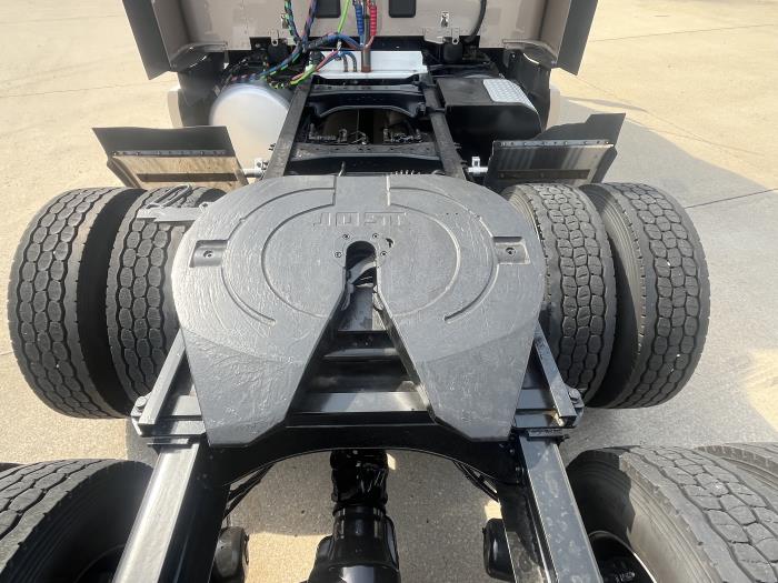 2023 Peterbilt 579-5