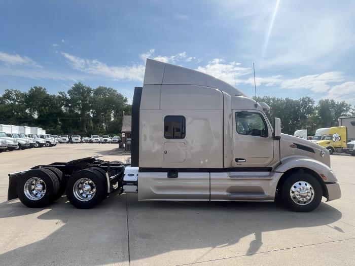 2023 Peterbilt 579-7
