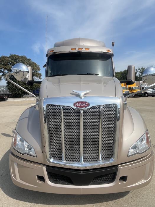 2023 Peterbilt 579-8