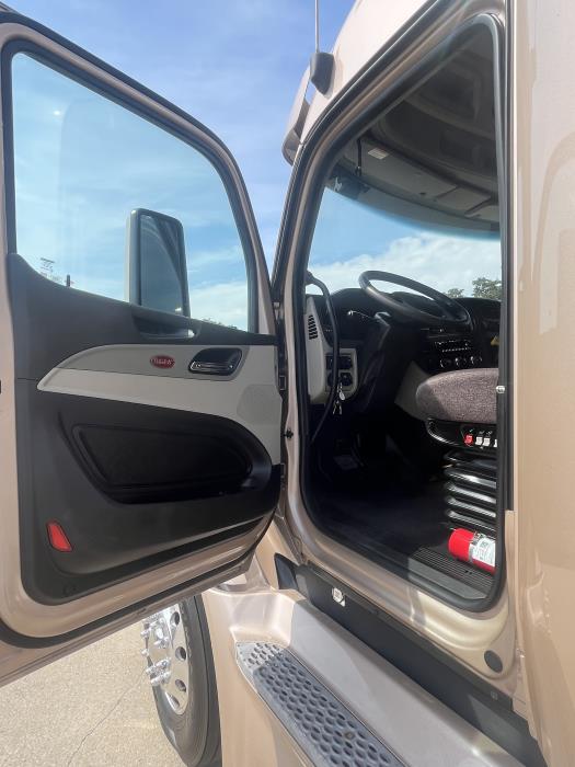 2023 Peterbilt 579-11