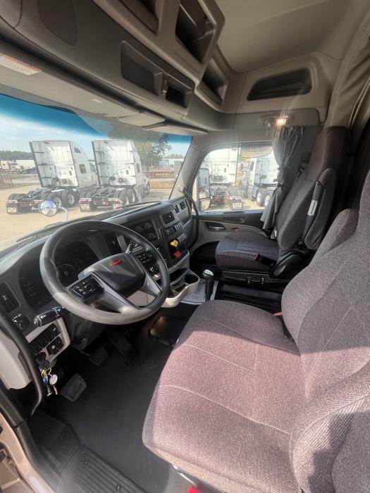 2023 Peterbilt 579-12
