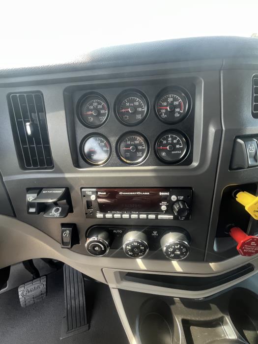 2023 Peterbilt 579-15