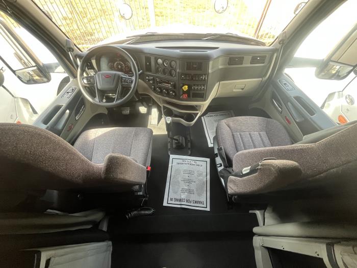 2023 Peterbilt 579-22