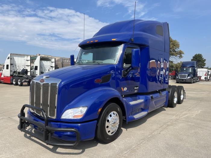2022 Peterbilt 579 photo 2