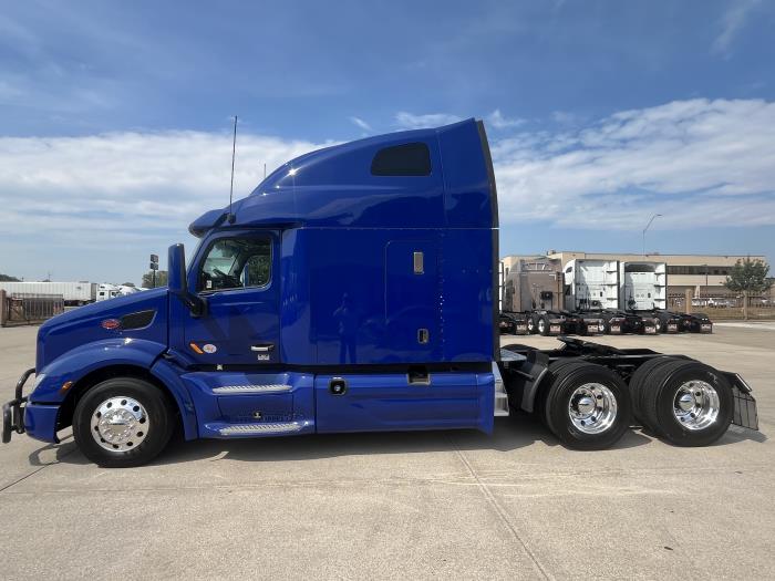 2022 Peterbilt 579 photo 3