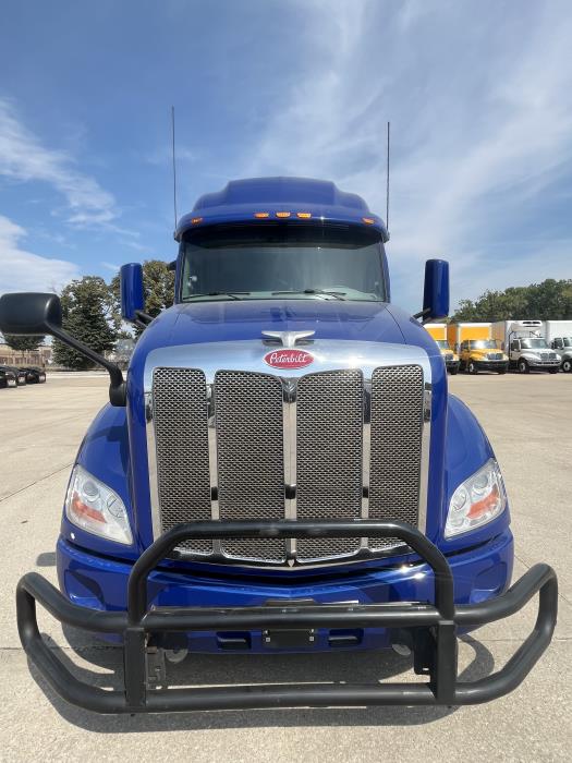 2022 Peterbilt 579-9