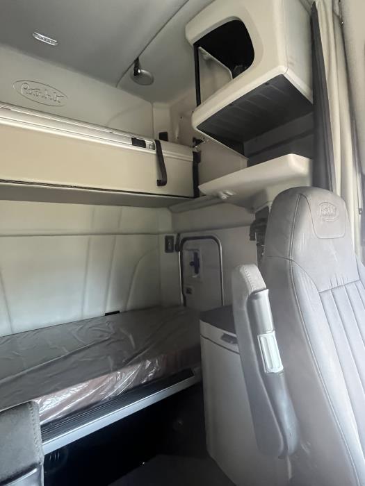 2022 Peterbilt 579-15