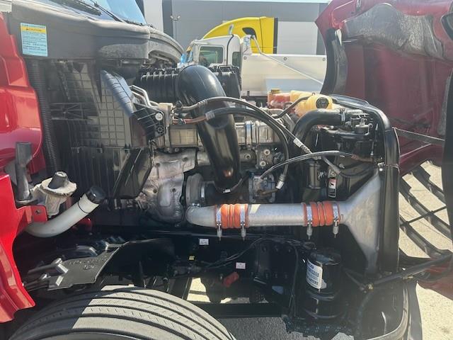 2021 Freightliner Cascadia 126" Sleeper Cab photo 2