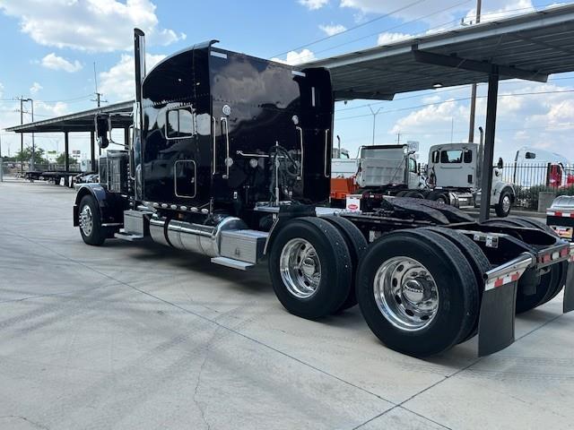 2022 Peterbilt 389-3
