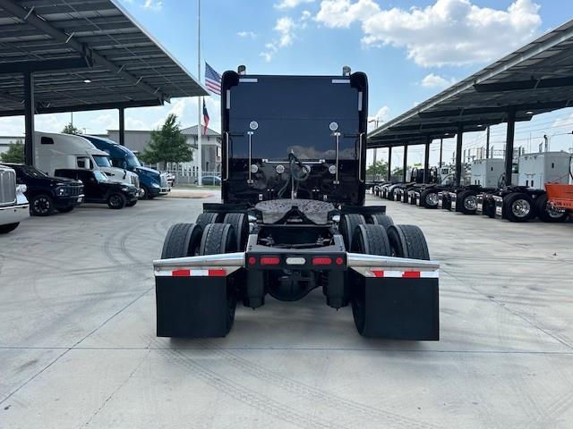 2022 Peterbilt 389-4