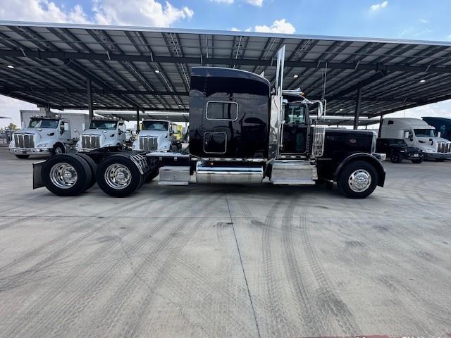 2022 Peterbilt 389-6
