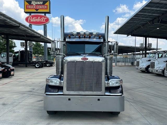 2022 Peterbilt 389-8