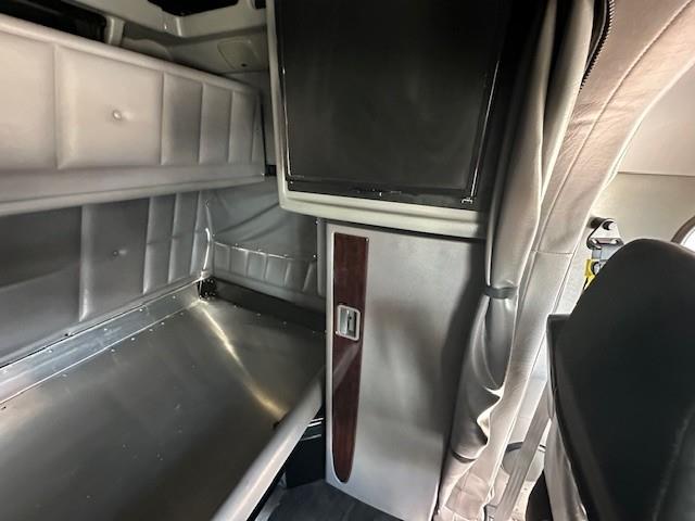 2022 Peterbilt 389-14