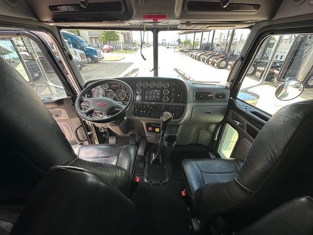 2022 Peterbilt 389-15