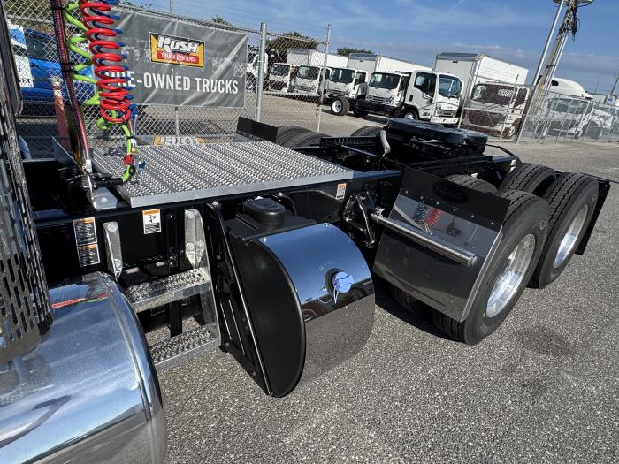 2026 Peterbilt 567 photo 4