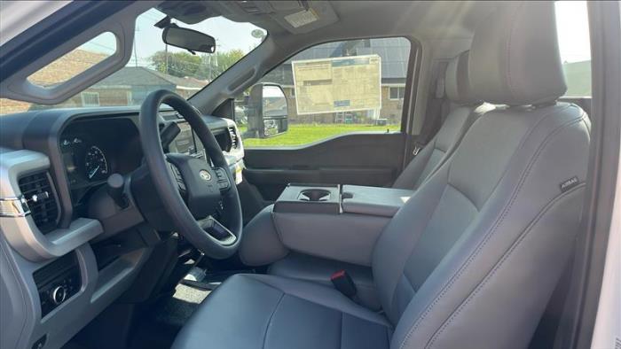 2025 Ford F-550-12