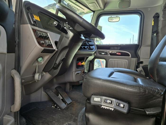 2022 Peterbilt 389-11