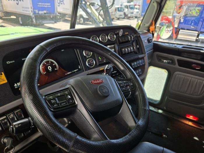 2022 Peterbilt 389-13